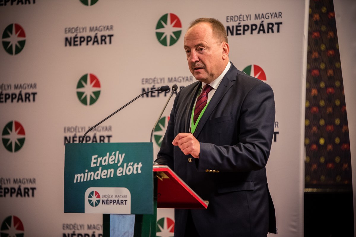 Németh Zsolt gratulált Csomortányinak a néppárt megújításához &bullet;  Fotó: EMNP