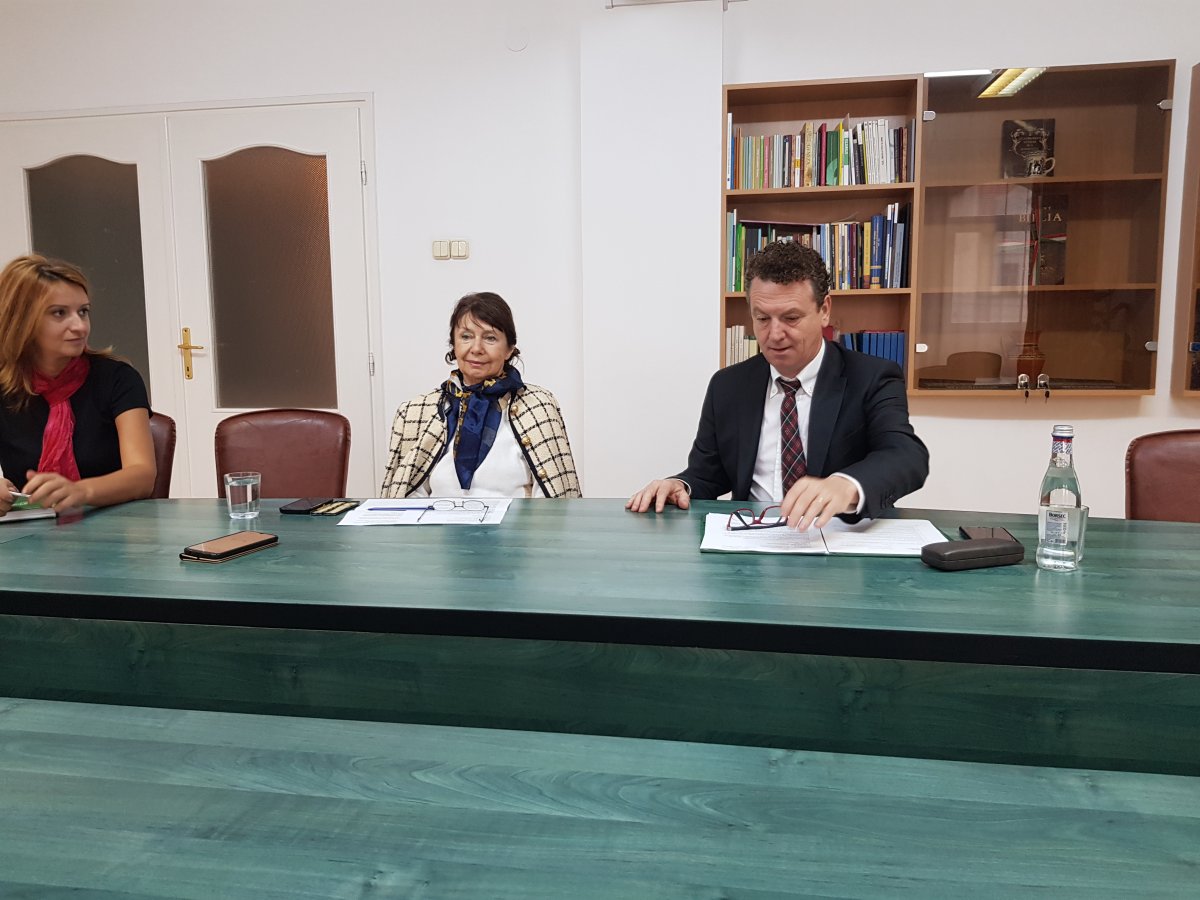 Kezdeményezők. Kiss Törék Ildikó színművész és Pálﬁ  József, a Partiumi Keresztény Egyetem rektora •  Fotó: Bálint Eszter