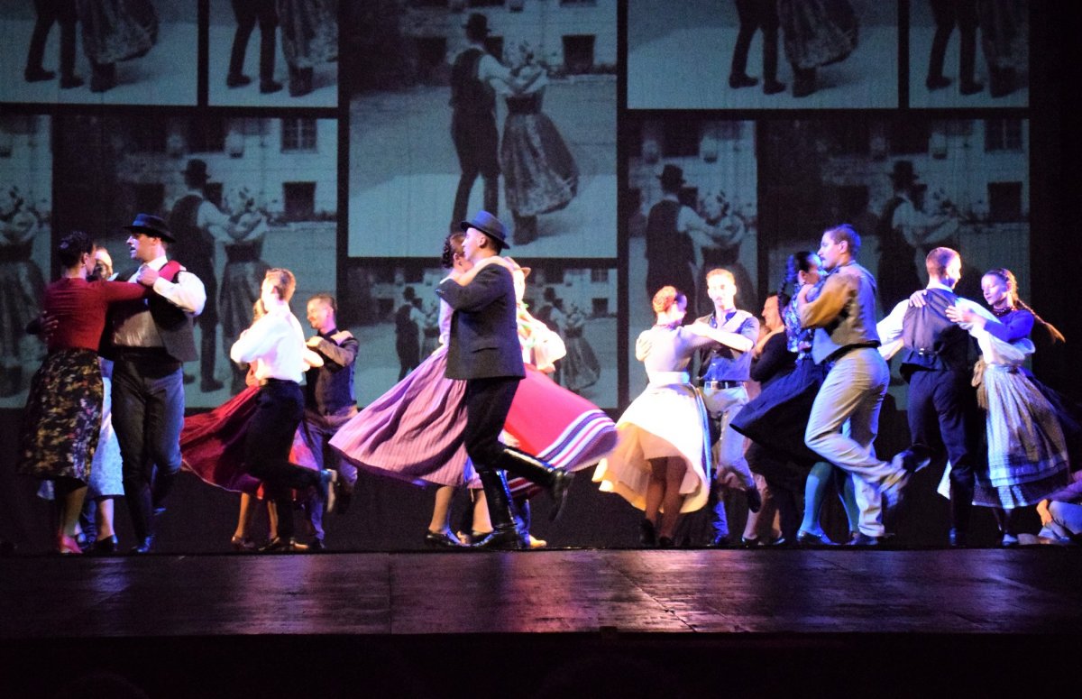 Néptáncelőadás a 4. Temesvári Magyar Napok nyitógáláján &bullet;  Fotó: Temesvári Rádió/Facebook