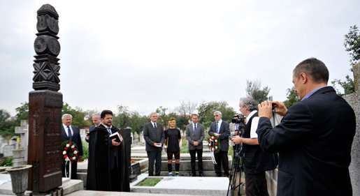 Megemlékezés Újvárossy Ernő sírjánál - Archív •  Fotó: tokeslaszlo.eu