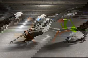 Bangladesieknek adták ki a legtöbb munkavállalási engedélyt tavaly, a külföldiek jó része épületbontásokon dolgozik