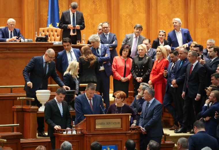 Kormánybuktatással akadályozná meg a PSD és az RMDSZ a kétfordulós polgármester-választás bevezetését