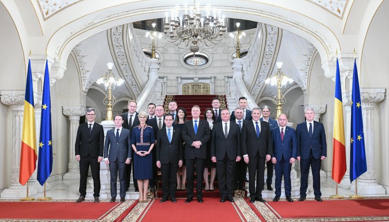 Letette a hivatali esküt az Orban-kabinet, a PSD máris a megbuktatásán ügyködik