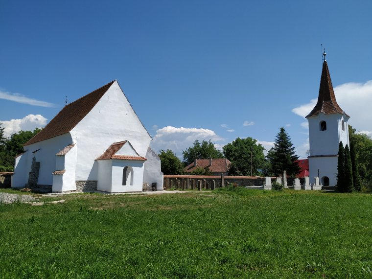 Lerótt tartozás: átadták Kökösben a Rómer Flóris-terv keretében felújított unitárius templomot