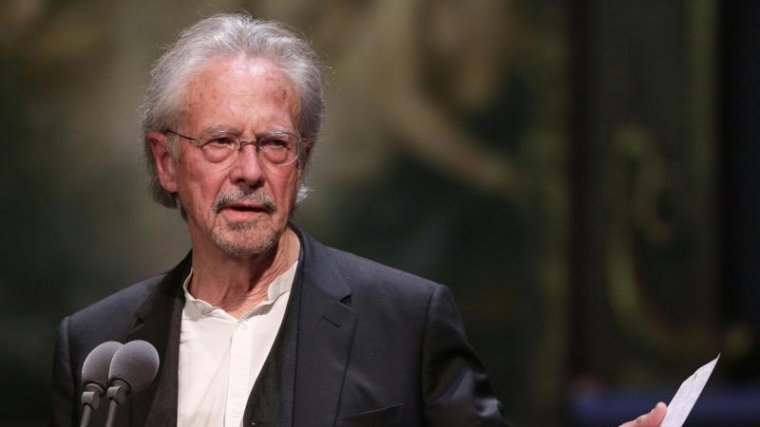 A szerbek örülnek, a koszovóiak tiltakoznak Peter Handke osztrák író Nobel-díja miatt