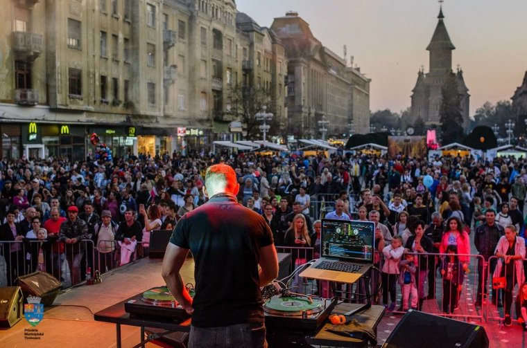 Szabályzattal csitítanák a belvárosi zenebonát