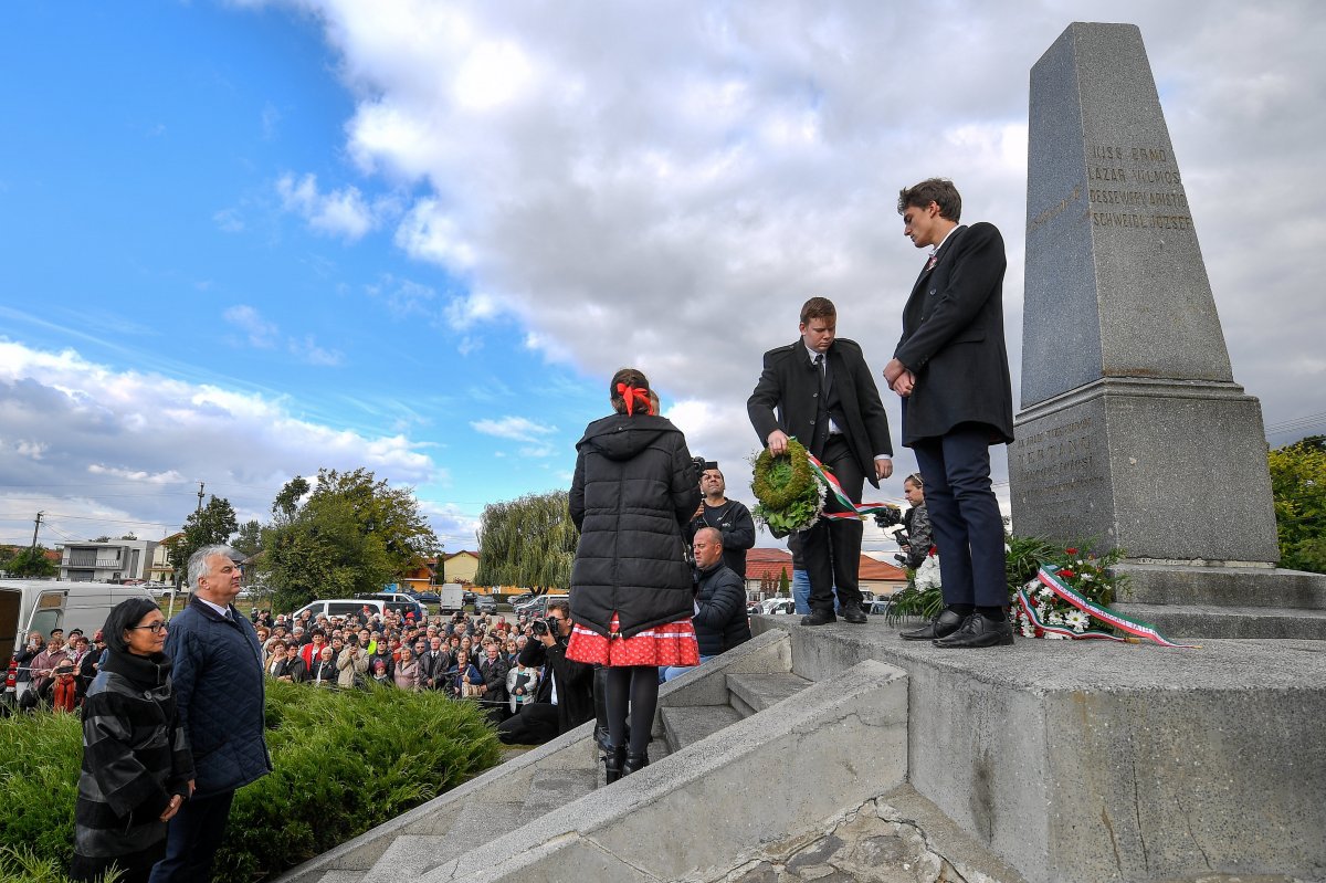 Főhajtás az aradi vesztőhelyen &bullet;  Fotó: MTI/Czeglédi Zsolt
