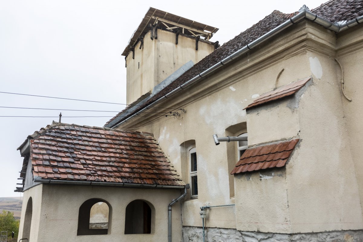 Védőszerkezet került a leégett toronysisak helyére. • Fotó: Hír TV
