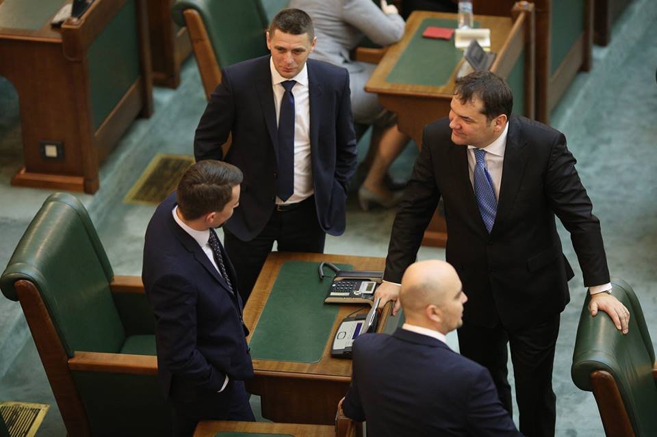 A felsőházban előbányászott törvénytervezetet csak az RMDSZ szenátorai támogatták •  Fotó: Facebook/Cseke Attila