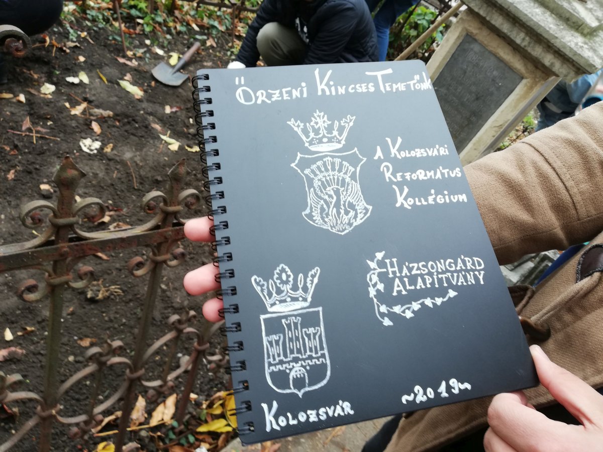 Az értékmentésről munkanapló készül &bullet;  Fotó: Pap Melinda