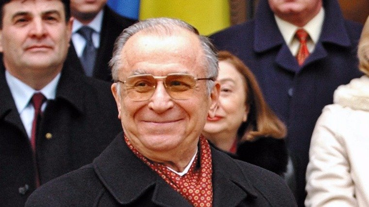 Nevet a végén? Ion Iliescu évtizedeken át sikeresen elkerülte a felelősségrevonást •  Fotó: MTI/EPA