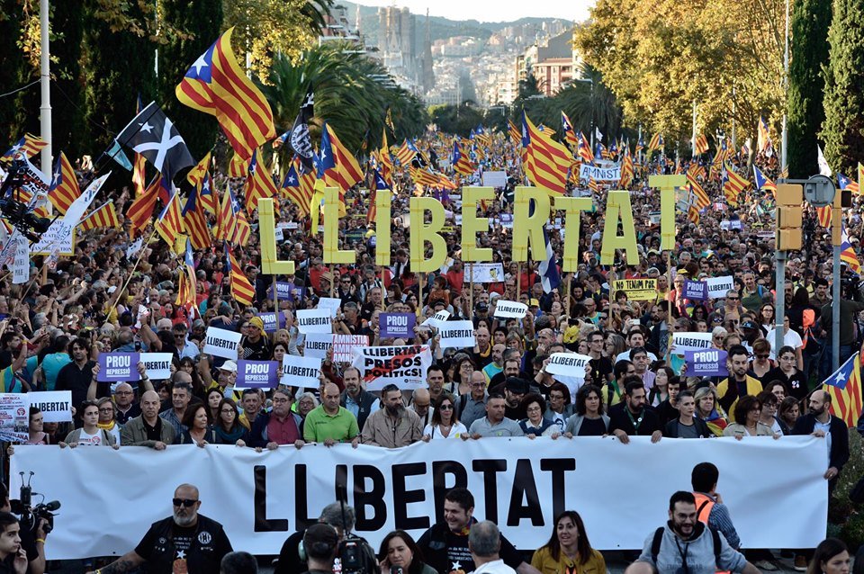 Katalán függetlenségi tüntetés 2019-ben. Mindkét fél folyamatosan emelte a tétet • Fotó: Facebook/Assemblea Nacional Catalana