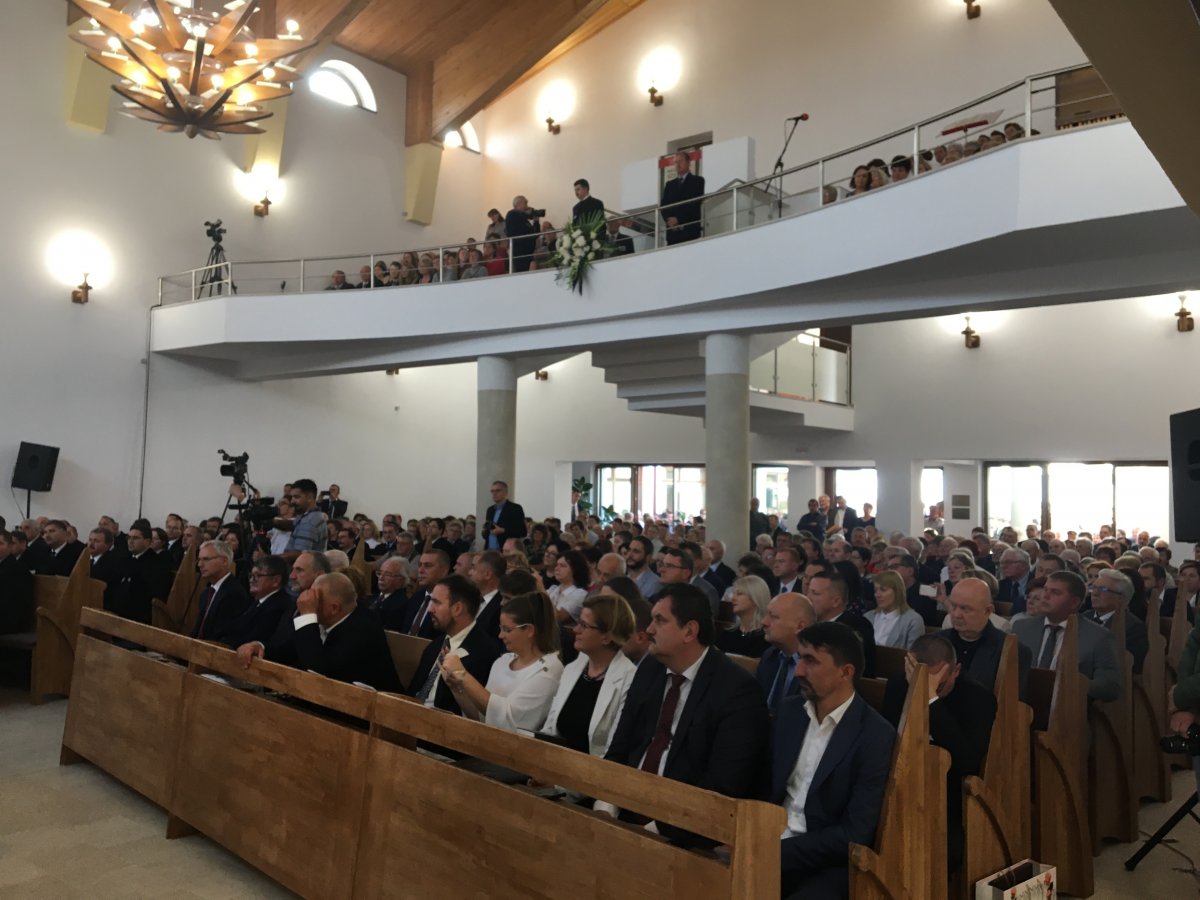 „Sok millió ember munkájából fakad az a nagyságrendileg 350 millió forint, amivel a magyar állam támogatta a templom és a református központ felépítését.” •  Fotó: Gazda Árpád
