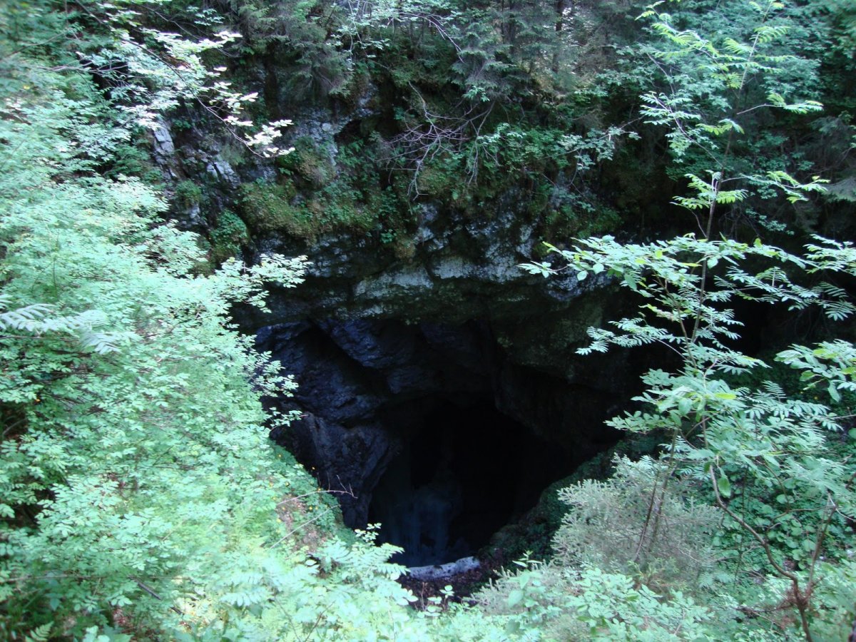 A Pádis-fennsíkon tátongó Fekete-zsomboly több mint száz méter mély &bullet;  Fotó: Tudorphotoblog.blogspot.com