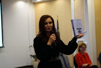 Az egyházak egyik javaslata miatt függesztették fel a közoktatási törvényről szóló parlamenti vitát