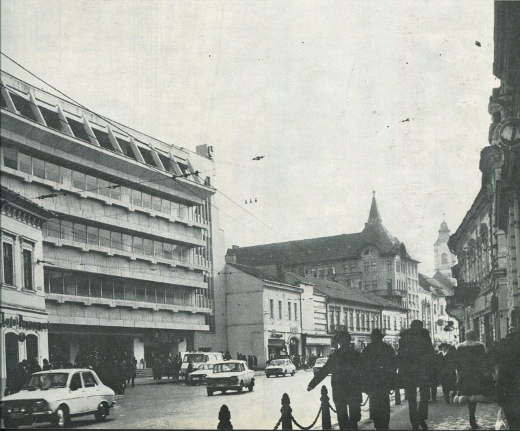 „Boldog lúzerek” a blokk előtt – A mai fiataloknak meséltek a kommunizmusról