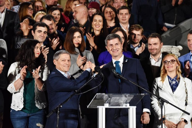 Dan Barna nem mond le az USR éléről, a második fordulóban Johannist támogatja