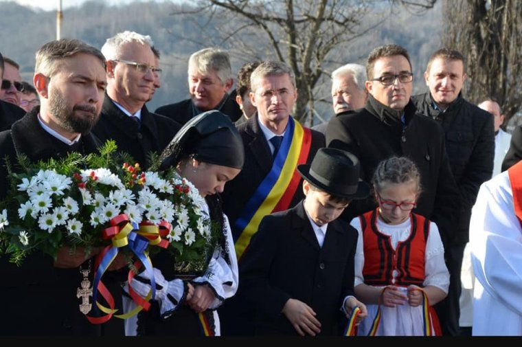 Magyar állami támogatással felújított óvodát és Szent Borbála-szobrot avattak Petrozsényben