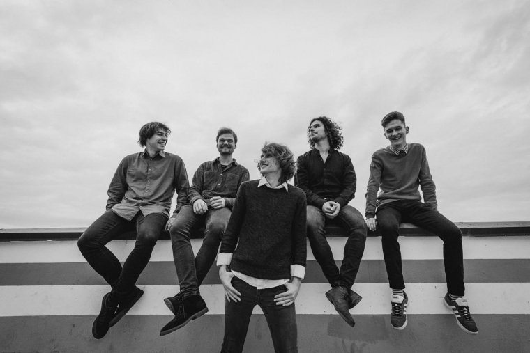 A valóság és képzelet közti halvány határ a Szintaxis új dalában