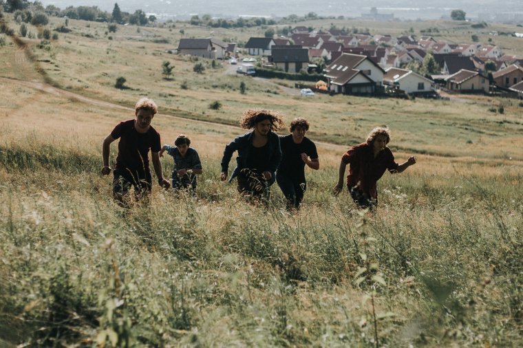 Megtalálták saját hangjukat a Szintaxis tagjai: a természetből ihletődik a marosvásárhelyi fiatalokból álló zenekar