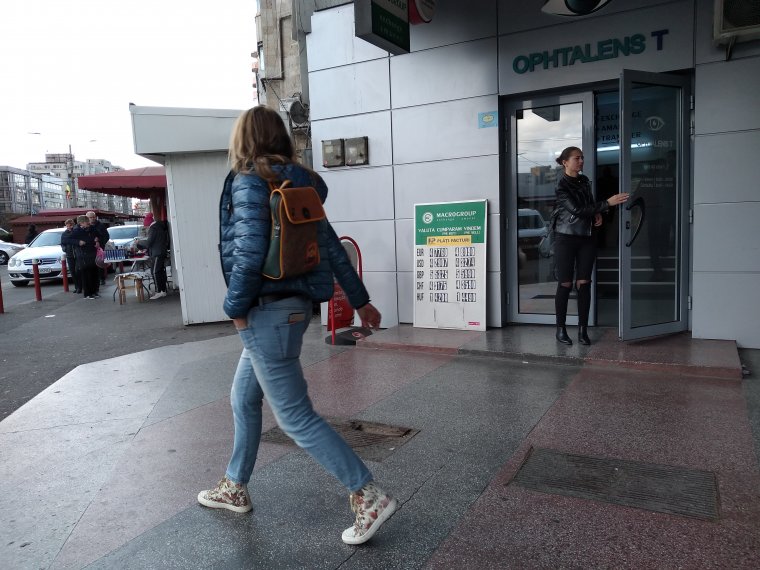 Újabb csúcson az arany ára, az euróhoz és a dollárhoz képest is gyengült a lej