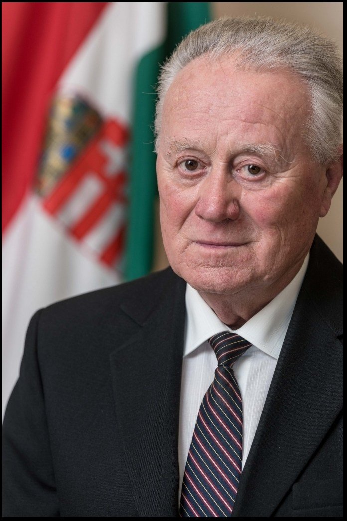 A Bolyaiak bűvöletében – In memoriam Weszely Tibor