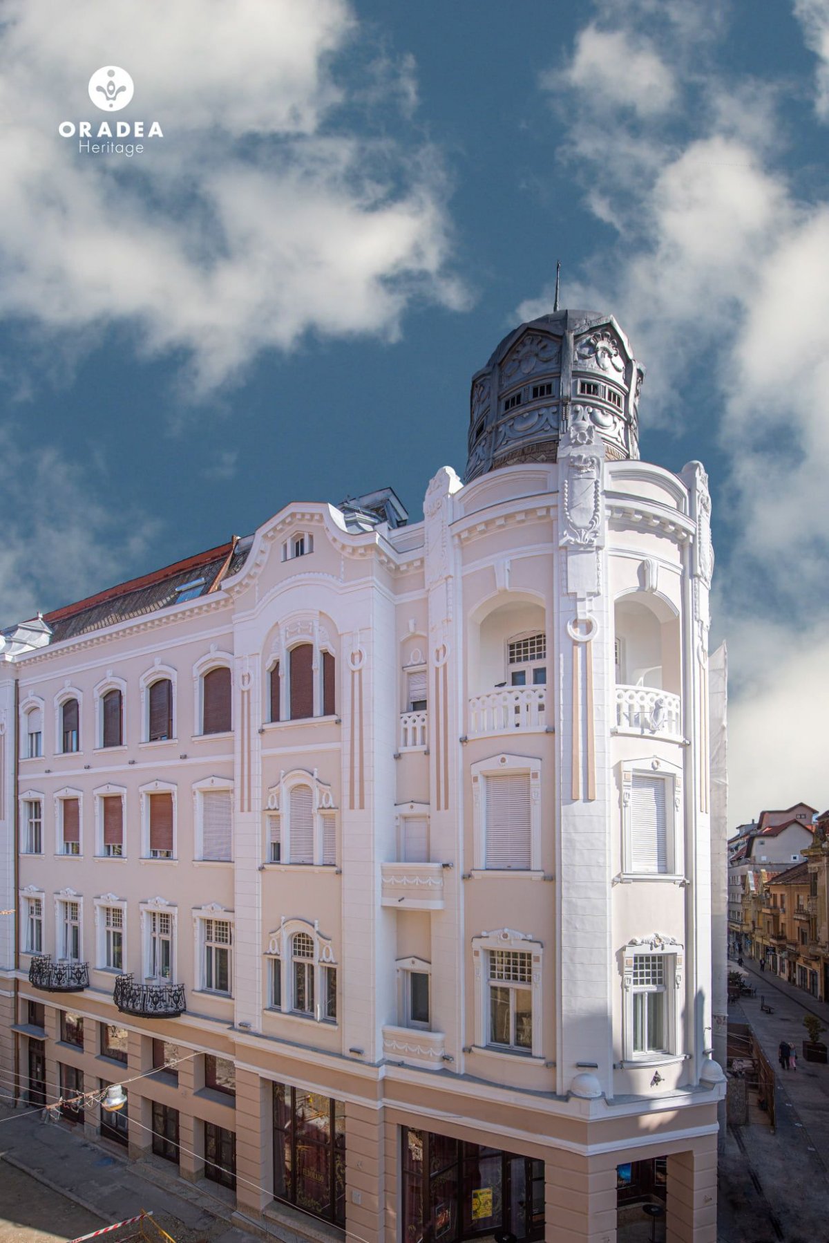 Újabb látnivaló. Az Apolló-palota több mint egy év alatt kapta vissza régi pompáját &bullet;  Fotó: Facebook/Oradea Heritage