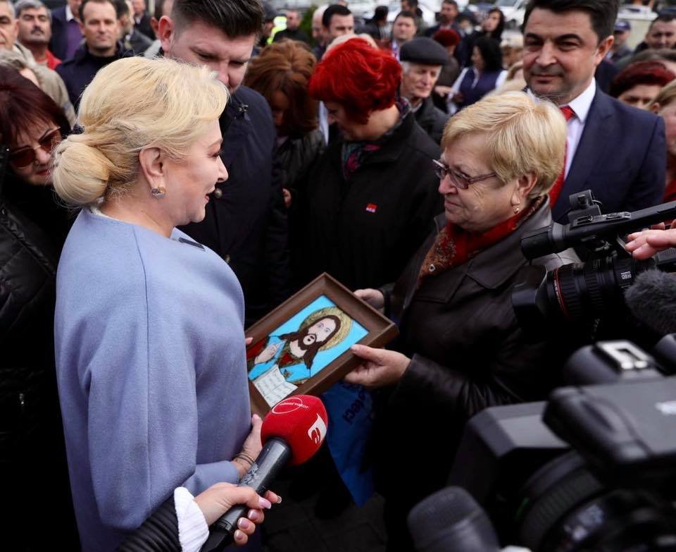 Nem hatott a fohász. Viorica Dăncilă a pártelnöki tisztséget is elveszítheti súlyos vereségével •  Fotó: Facebook/PSD