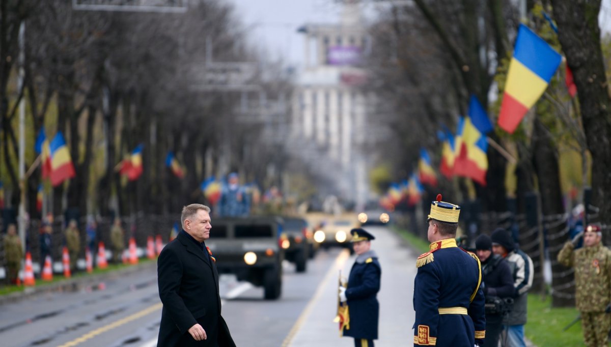 Klaus Johannis a bukaresti díszszemlén •  Fotó: Presidency.ro