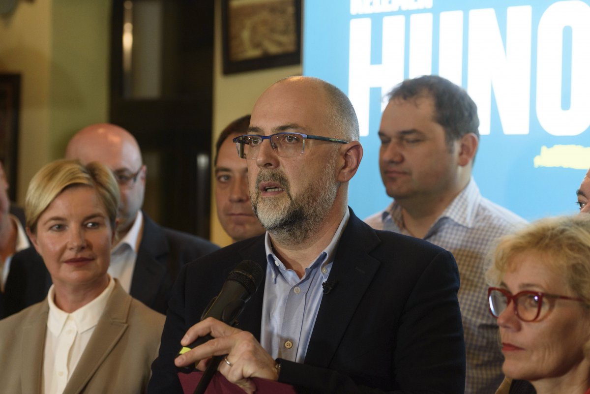 Sok helyen hallgattak Kelemen Hunorra •  Fotó: MTI/Kiss Gábor