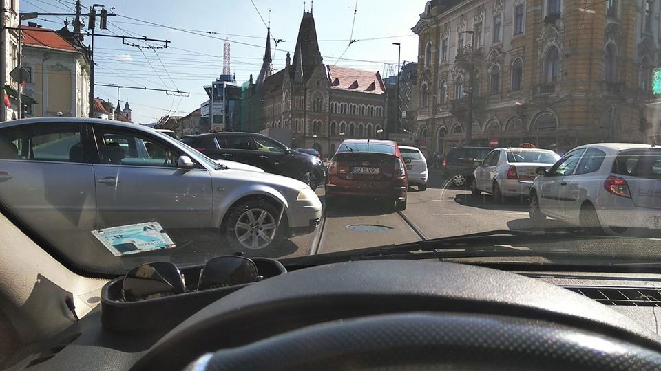 Kiútkeresés. Kolozsvár fejlődésének egyik hátulütője a várost rég „kinövő” forgalom •  Fotó: Facebook/Info Trafic Cluj
