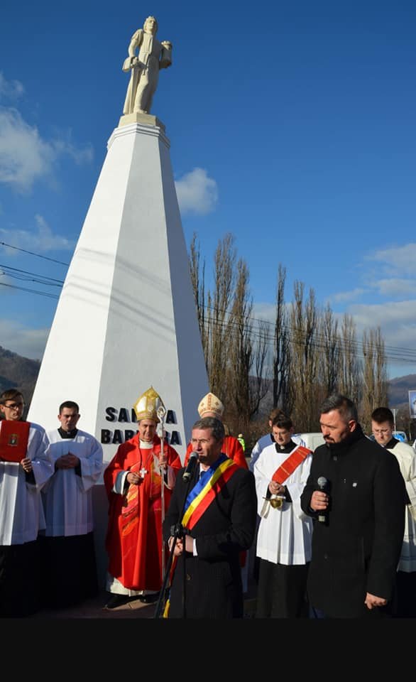 A Szent Borbála-szobor Petrozsényben &bullet;  Fotó: Petrozsény katolikus plébánia/ Facebook