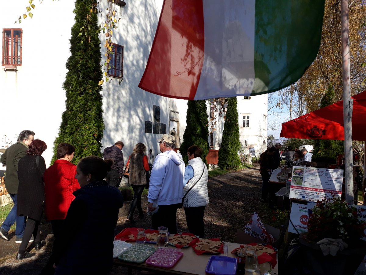 Kavalkád a kastélyban. Sokan ellátogattak a hétvégén a marosvécsi ünnepre &bullet;  Fotó: Szucher Ervin