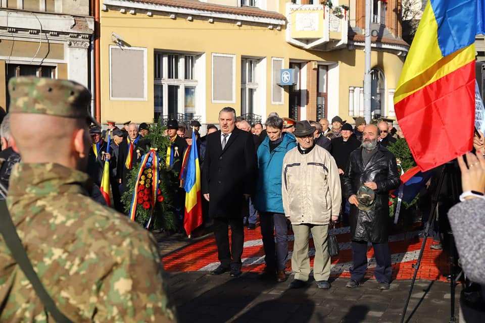 Hamar Alpár Benjámin (középen, balra): a prefektúra és a hadsereg egyik parancsnoka beleszólt a forgatókönyvbe &bullet;  Fotó: Facebook/Béni Hamar