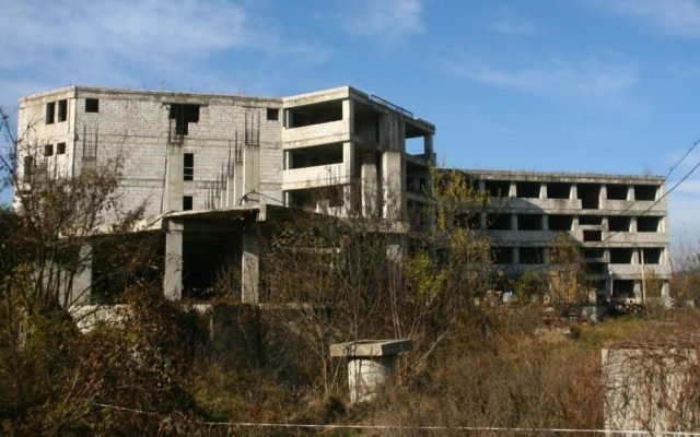 A kórháznak szánt, torzóban maradt Monostor negyedi épületben lesz a zeneakadémia új székhelye •  Fotó: Dan Bodea/G4 Media