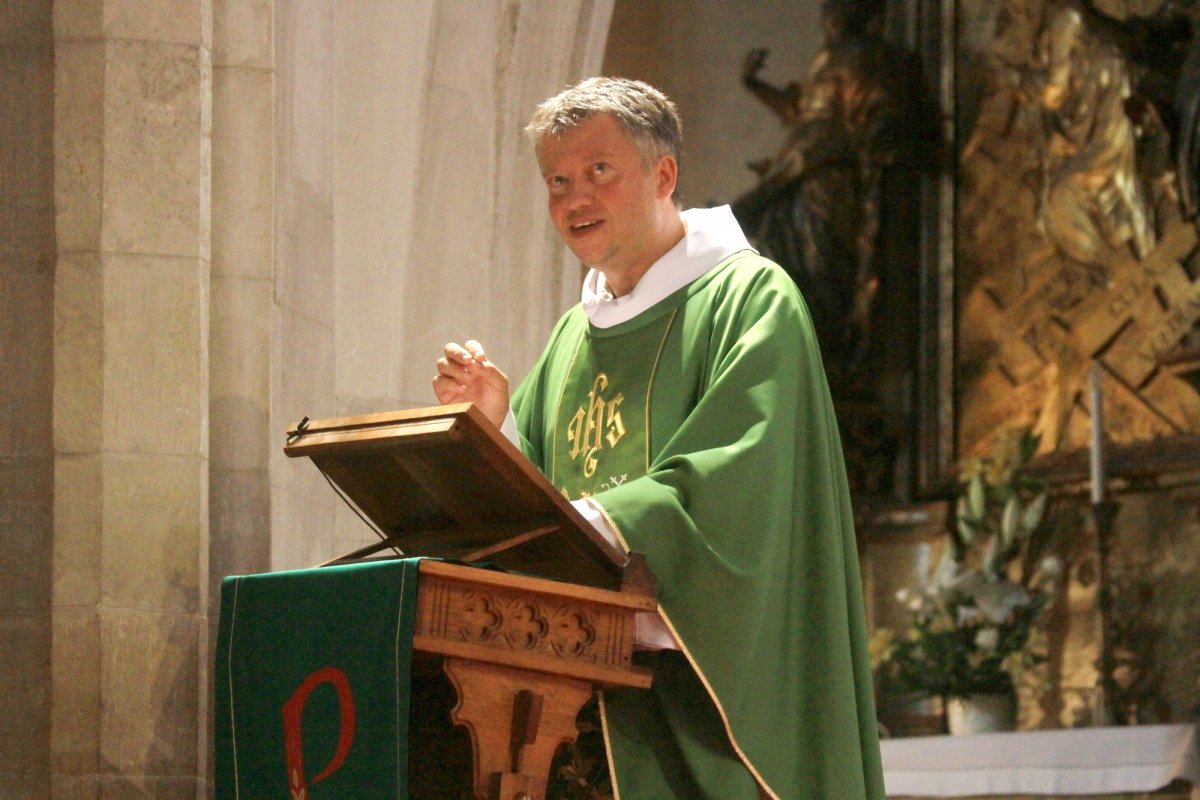 „Szeretném, hogy a vénák, amik éltetően kötnek minket anyanemzetünkhöz, épp Krisztuson keresztül menjenek át értágításon” &bullet;  Fotó: Facebook/Szent Mihály templom - Kolozsvár