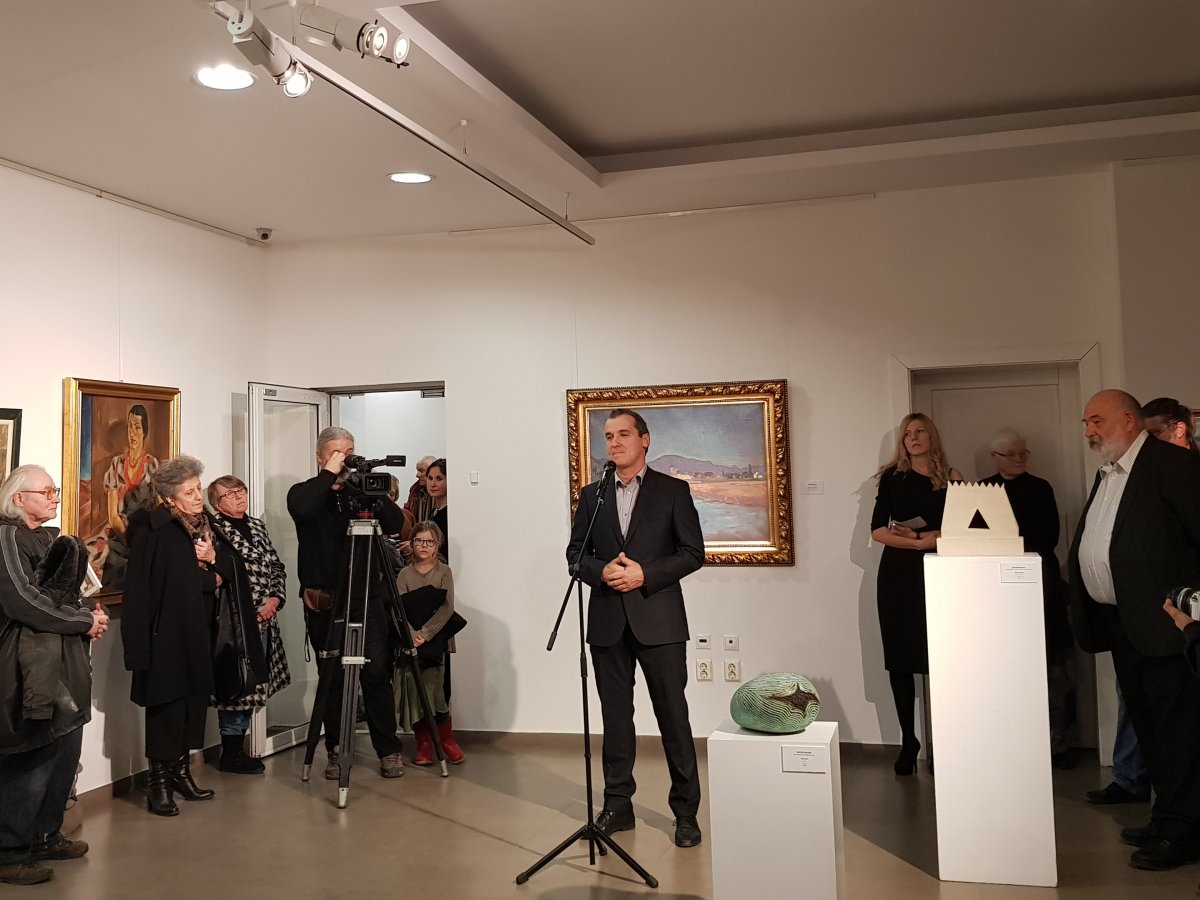 Vargha Mihály, a sepsiszentgyörgyi múzeum igazgatója beszél a megnyitón •  Fotó: Kiss Judit