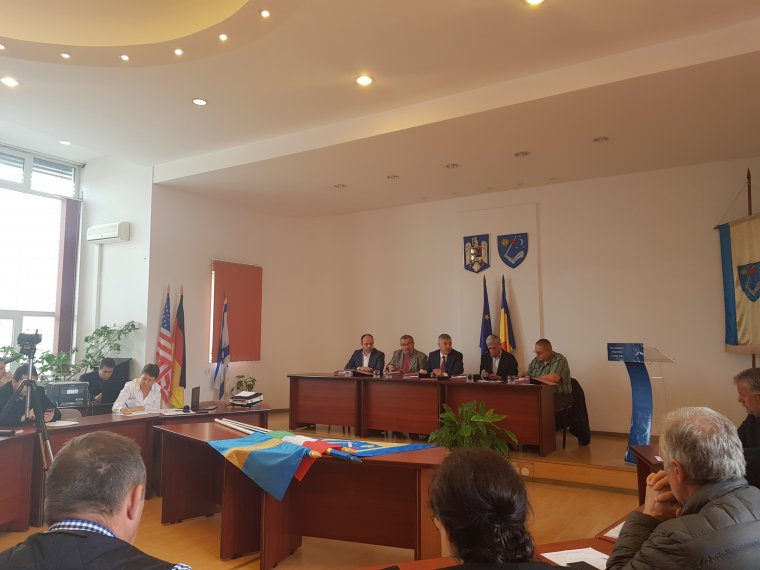 Háromszék: eltávolították a magyar és székely zászlót, a német, izraeli és amerikai lobogó a helyén maradt