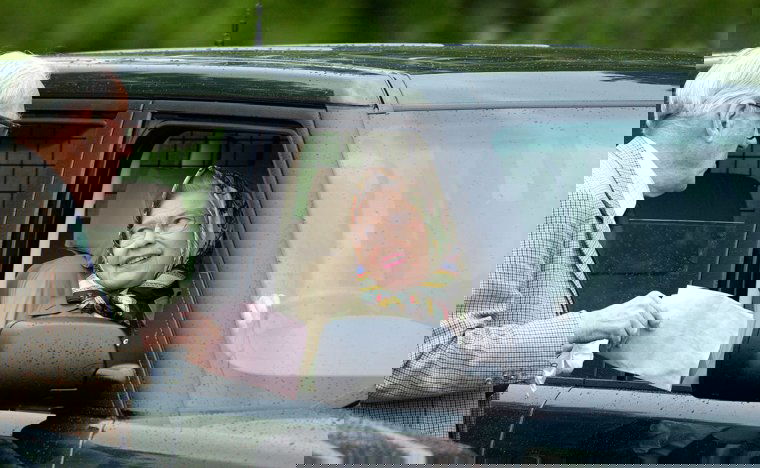 Nem ül volánhoz a királynő, a brit uralkodó is felhagyott az autóvezetéssel