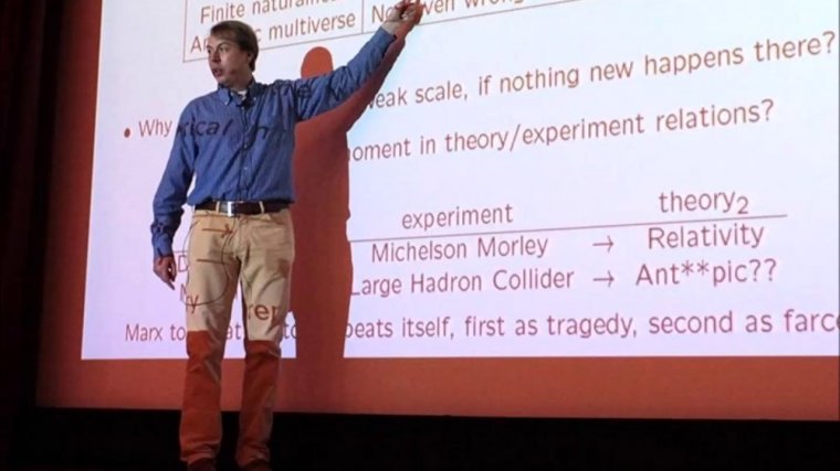 „A fizikát a férfiak teremtették meg” – A nőket becsmérlő szavaiért elmarasztaltak egy olasz kutatót