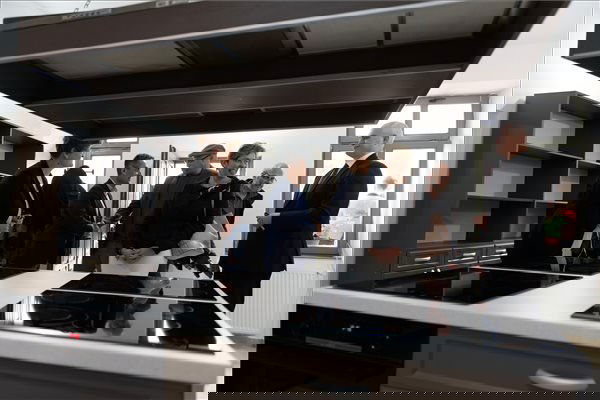 A magyar kormány támogatásával kialakított tankonyhát adtak át a nagyenyedi Bethlen Gábor Református Kollégiumban