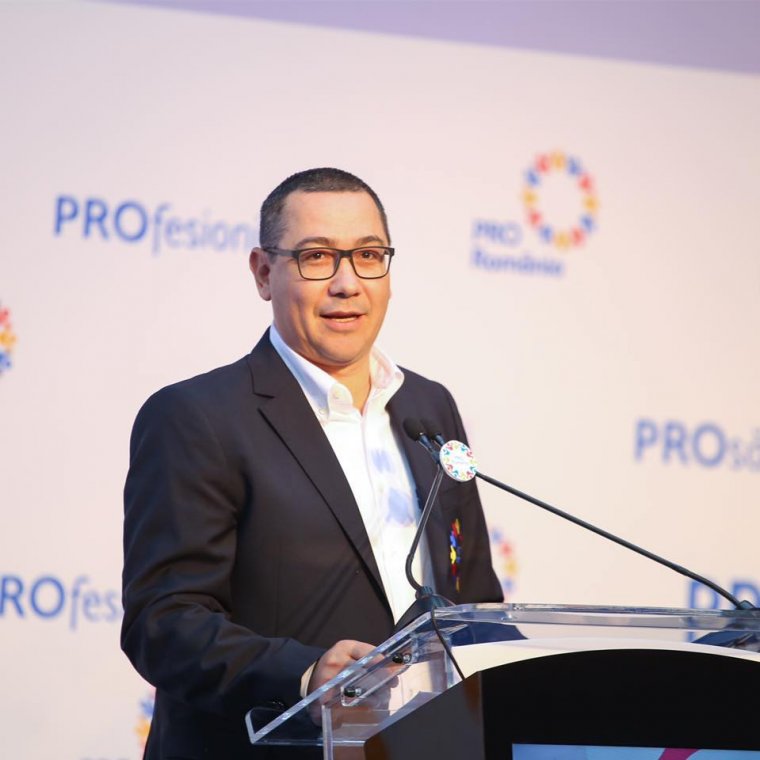 Orbán Viktorral riogatva udvarol a PSD törvényhozóinak Victor Ponta