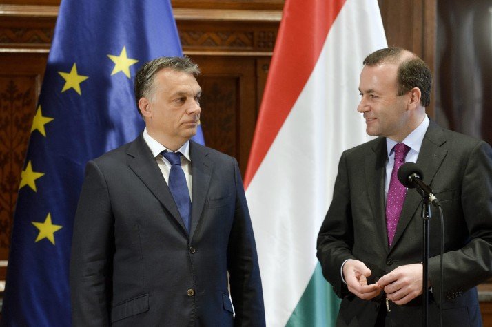 Manfred Weber találkozót kezdeményez Orbán Viktorral