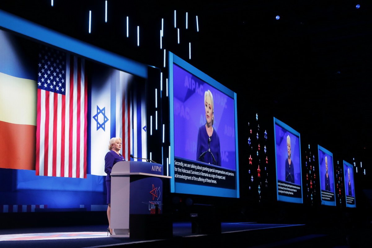 Viorica Dăncilă a washingtoni konferencián •  Fotó: Gov.ro