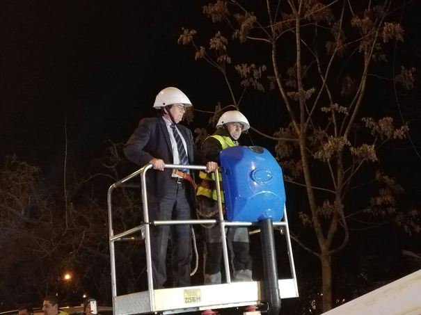 Nem hagyja annyiban. Nicolae Robu polgármester is részt vett a kábelvágásban &bullet;  Fotó: MEDIAFAX