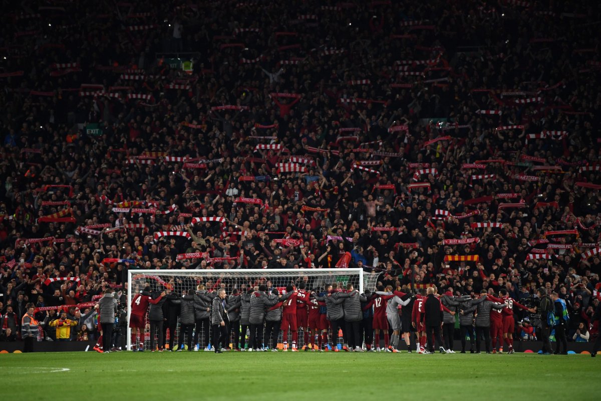 A Liverpool himnuszát éneklik a szurkolók és a játékosok a döntőbe jutás után •  Fotó: Liverpool FC/Facebook