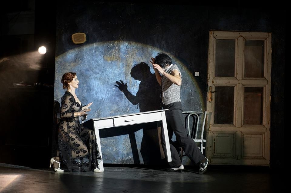 A MAFESZT nagyszínpadi vendégelőadásainak sorát a temesvári Csiky Gergely Állami Magyar Színház Rabenthal című előadása zárja •  Fotó: Szigligeti Színház Nagyvárad