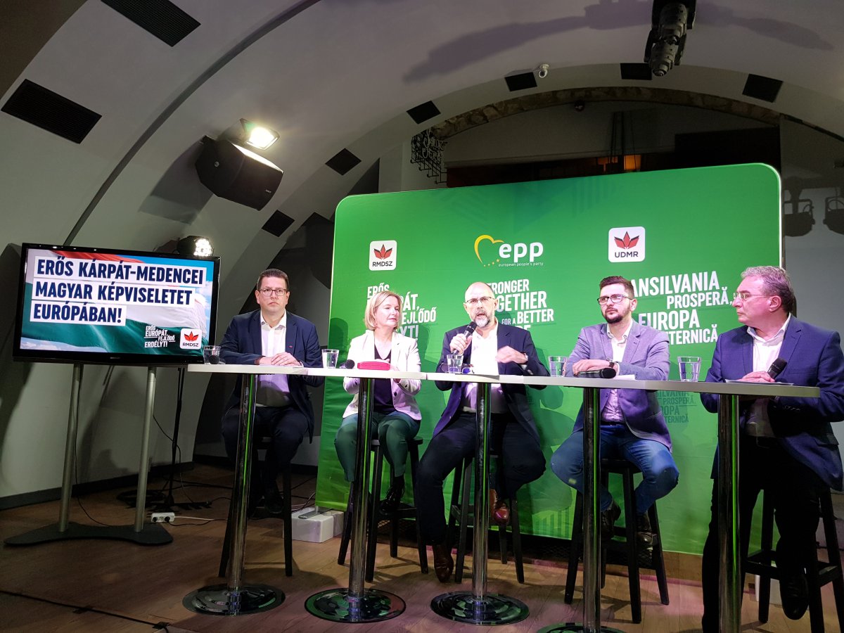 Vincze Loránt, Hegedüs Csilla, Kelemen Hunor, Oltean Csongor és Winkler Gyula a kolozsvári kampánystarton &bullet;  Fotó: Rostás Szabolcs