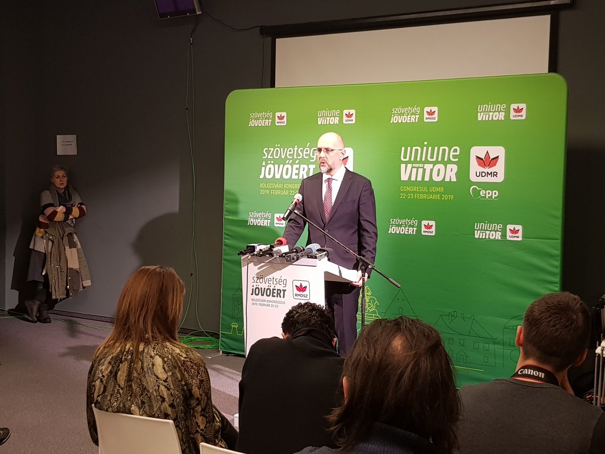 Kelemen Hunor nyilatkozik a sajtónak a kongresszus megnyitója előtt &bullet;  Fotó: Rostás Szabolcs