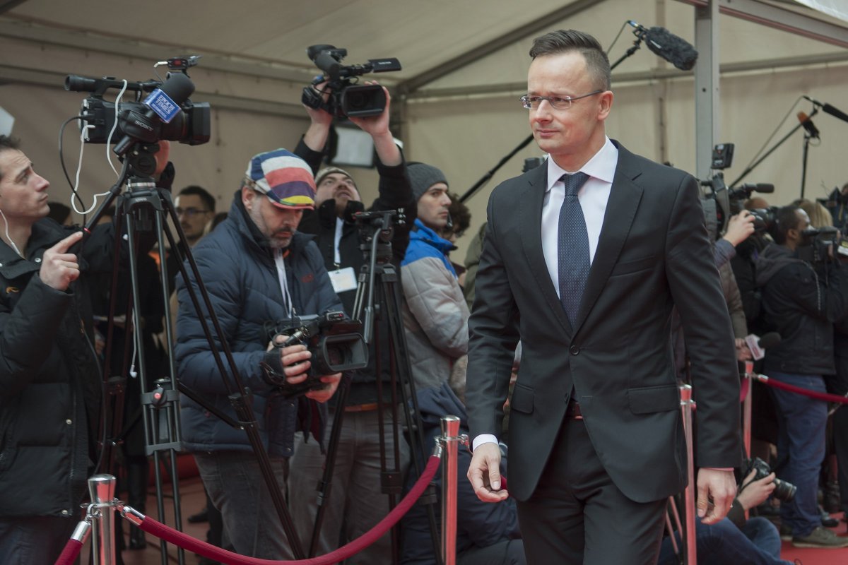 Szijjártó Péter külgazdasági és külügyminiszter érkezik az EU informális külügyminiszteri találkozójára Bukarestben • Fotó: MTI